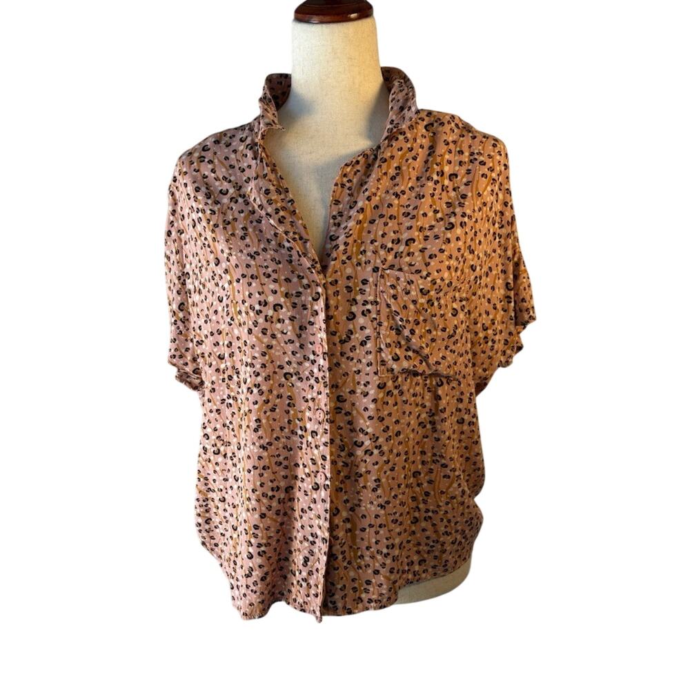 Daytrip Pink Leopard Print Short-Sleeve Button Down Top